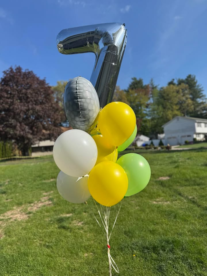 Helium Balloon Bouquets (6 Latex Solid Color ballons, 1 Theme Foil or Number Jumbo Ballon)
